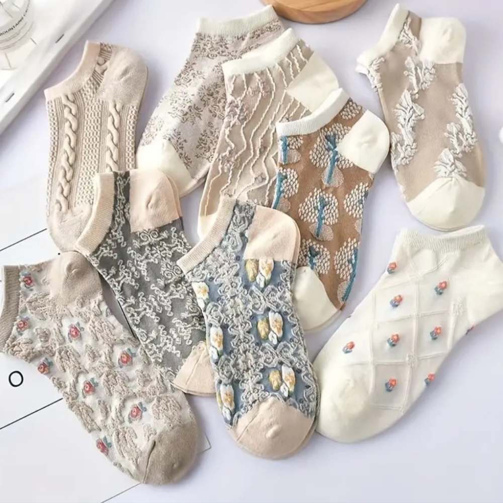 9 pairs of floral print socks - Picture 1 of 4